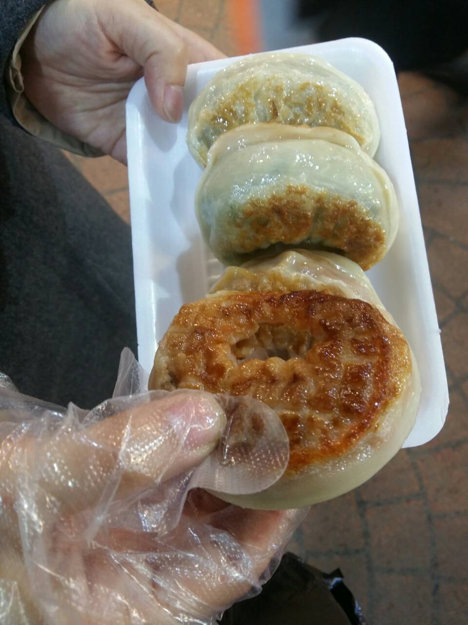 餃子を饅頭と呼ぶ　ミョンドン　市場　シュウマイはない　汝矣島　観光　グルメ　韓国